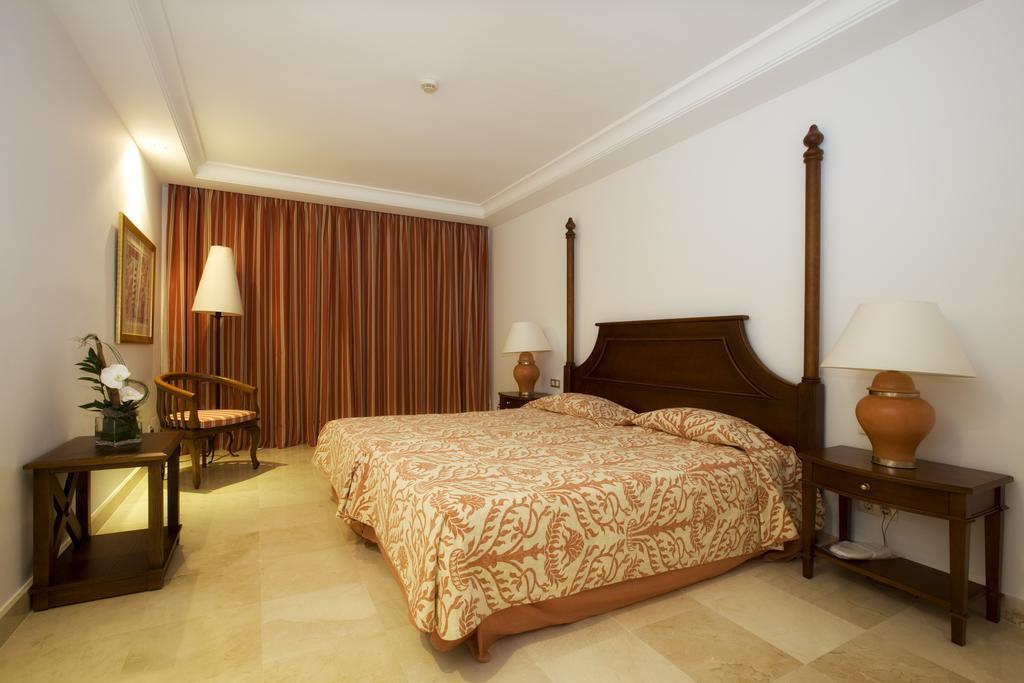 Bahia Beach Apartments Estepona Room photo