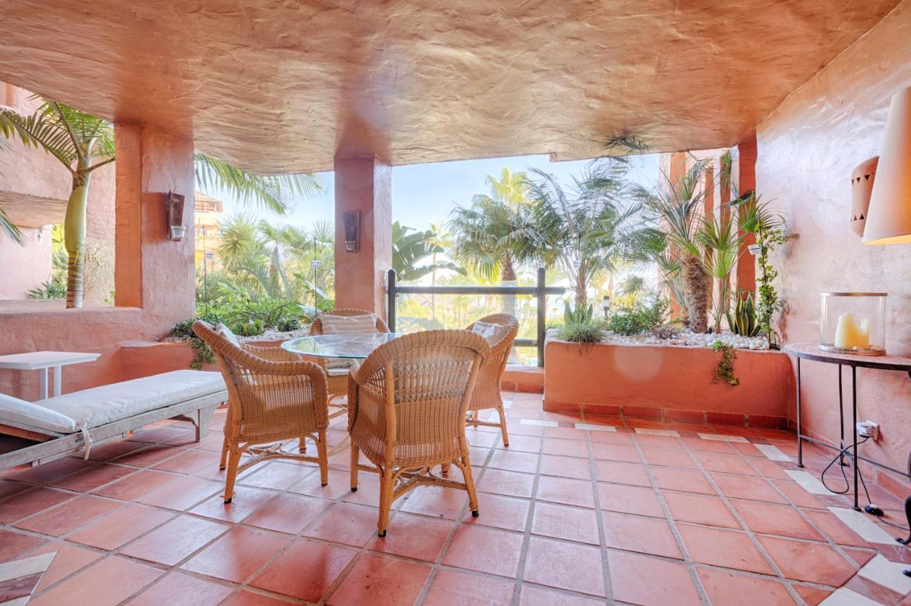 Bahia Beach Apartments Estepona Exterior photo